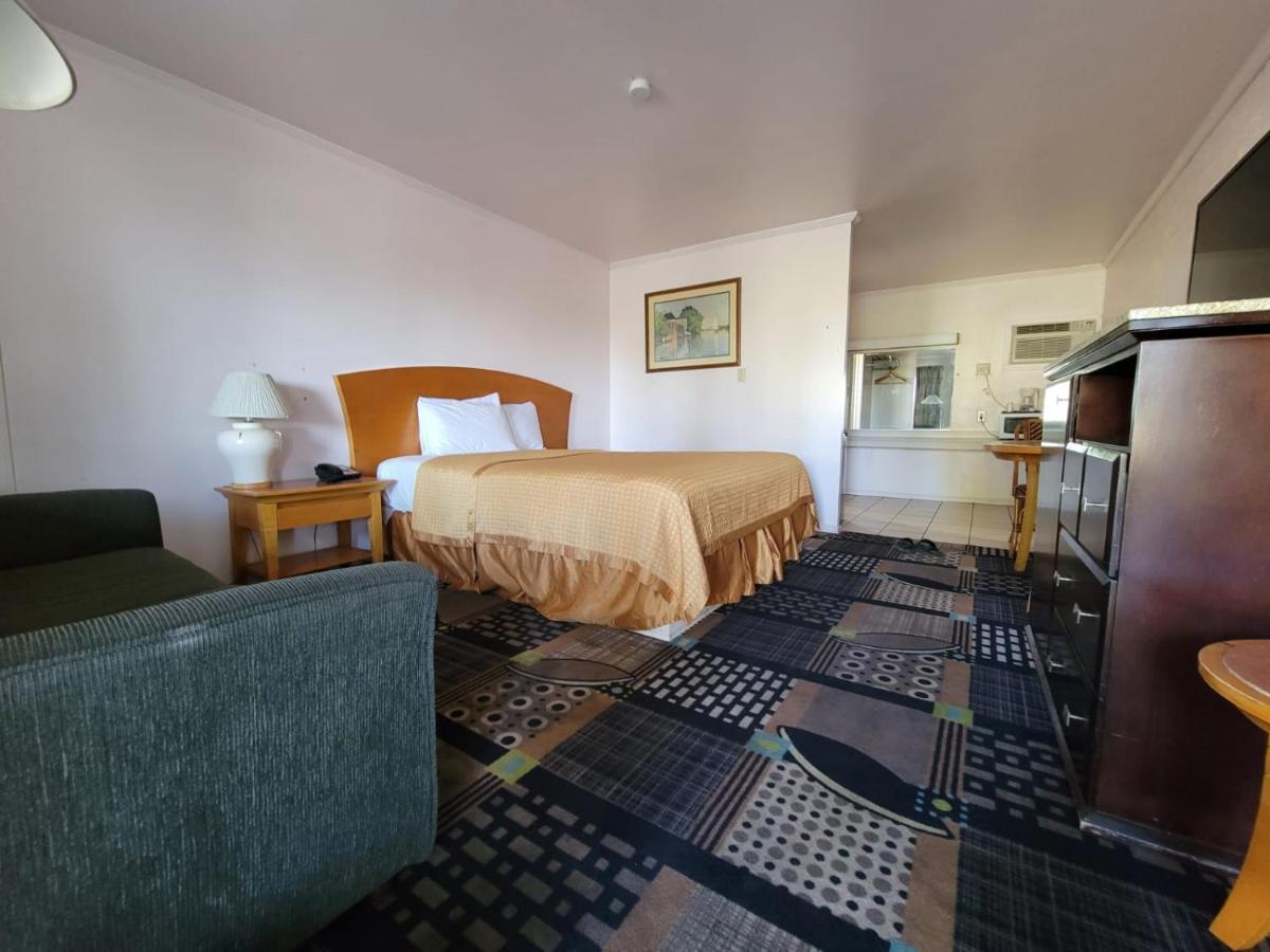 Emerald Inn & Lounge ブライス エクステリア 写真