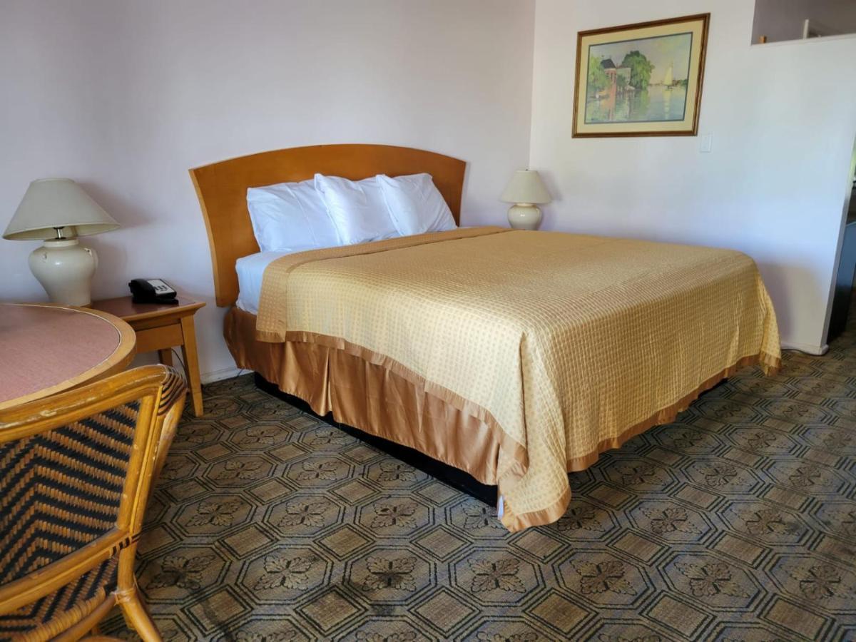 Emerald Inn & Lounge ブライス エクステリア 写真