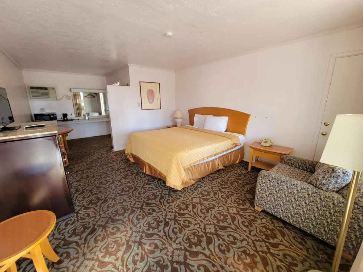 Emerald Inn & Lounge ブライス エクステリア 写真