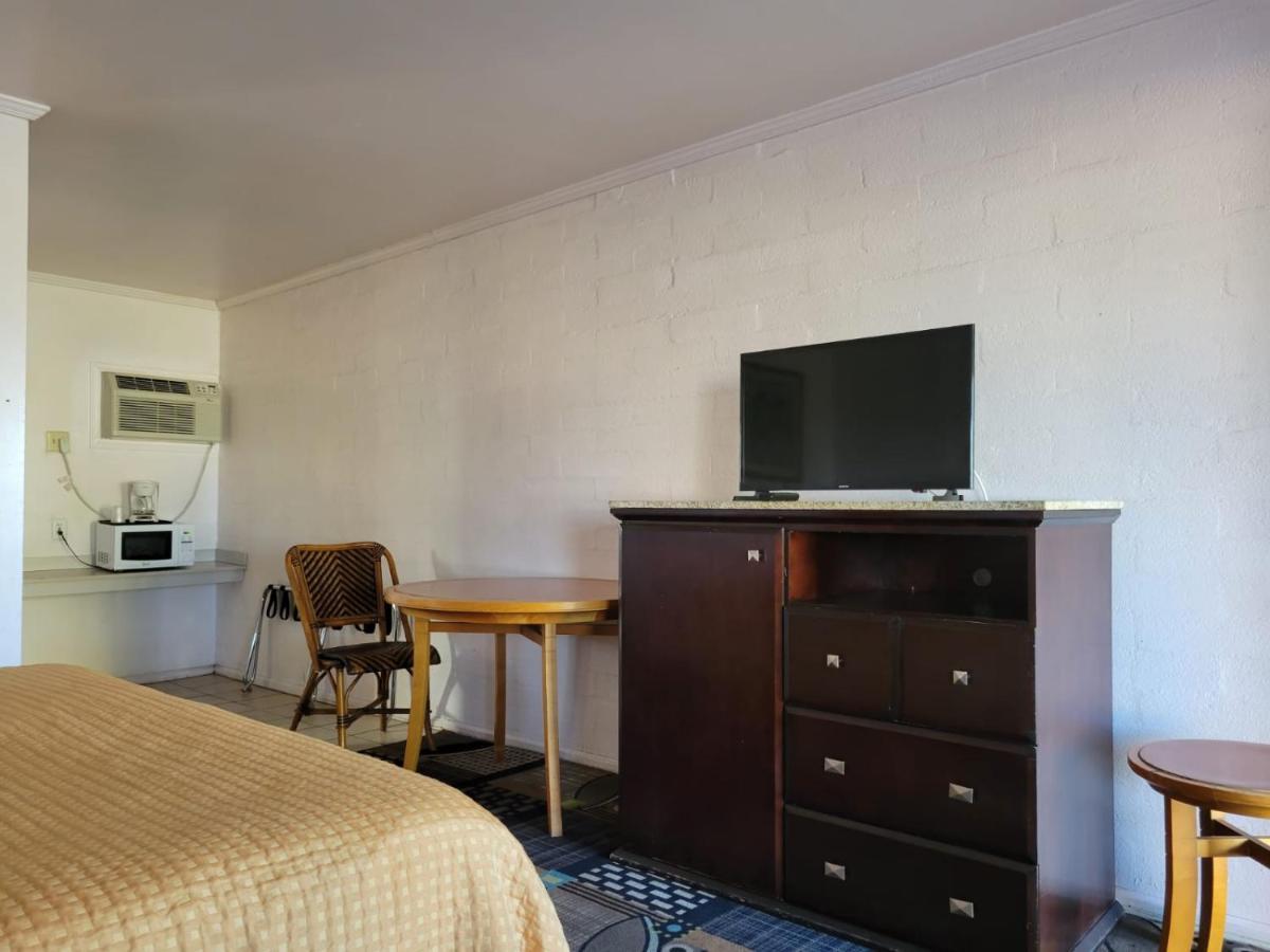 Emerald Inn & Lounge ブライス エクステリア 写真