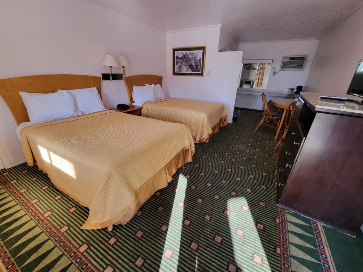 Emerald Inn & Lounge ブライス エクステリア 写真