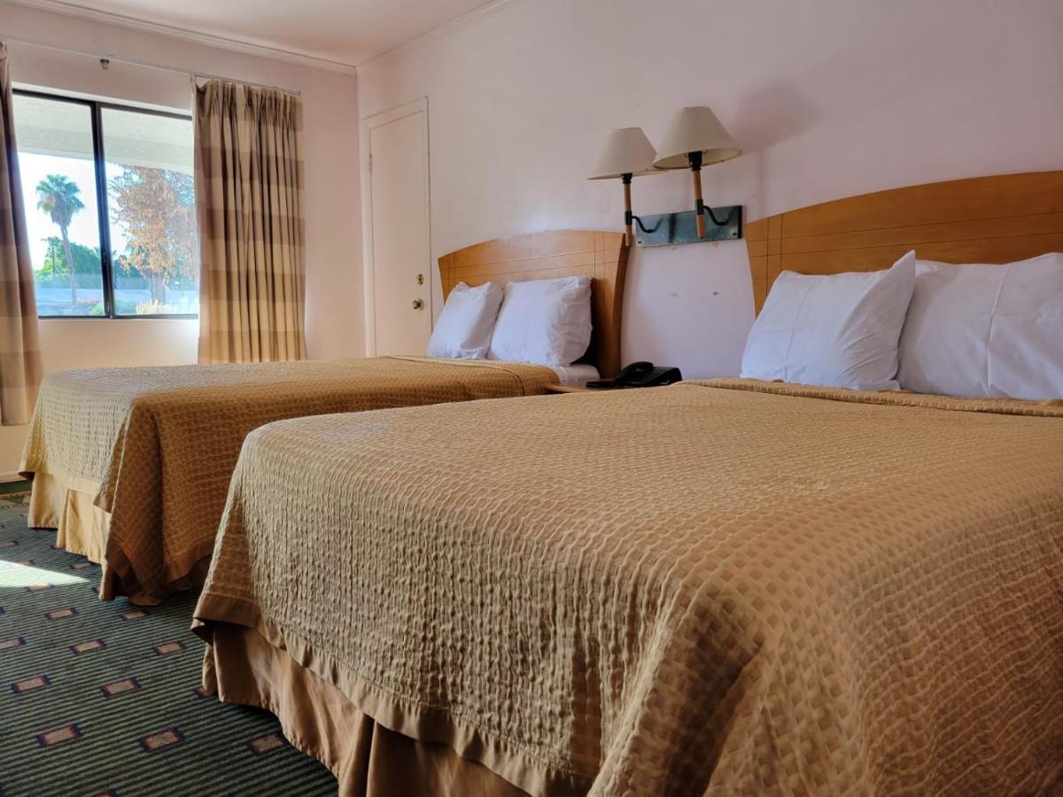 Emerald Inn & Lounge ブライス エクステリア 写真