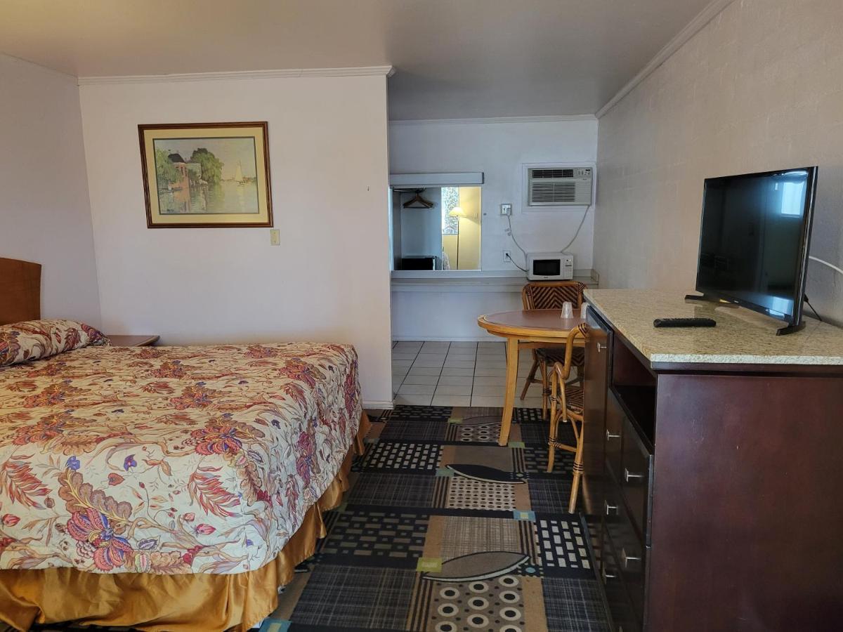 Emerald Inn & Lounge ブライス エクステリア 写真
