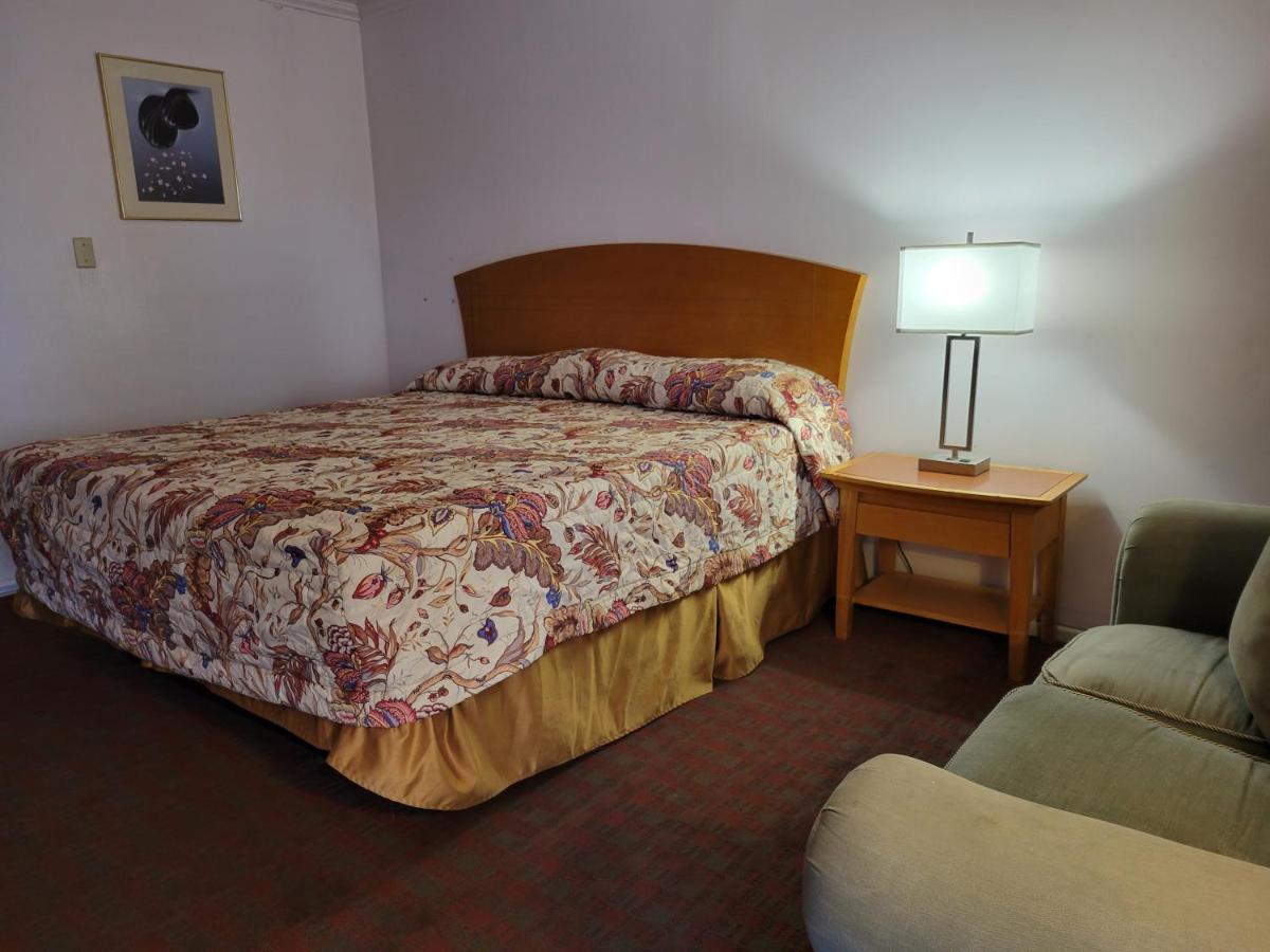 Emerald Inn & Lounge ブライス エクステリア 写真