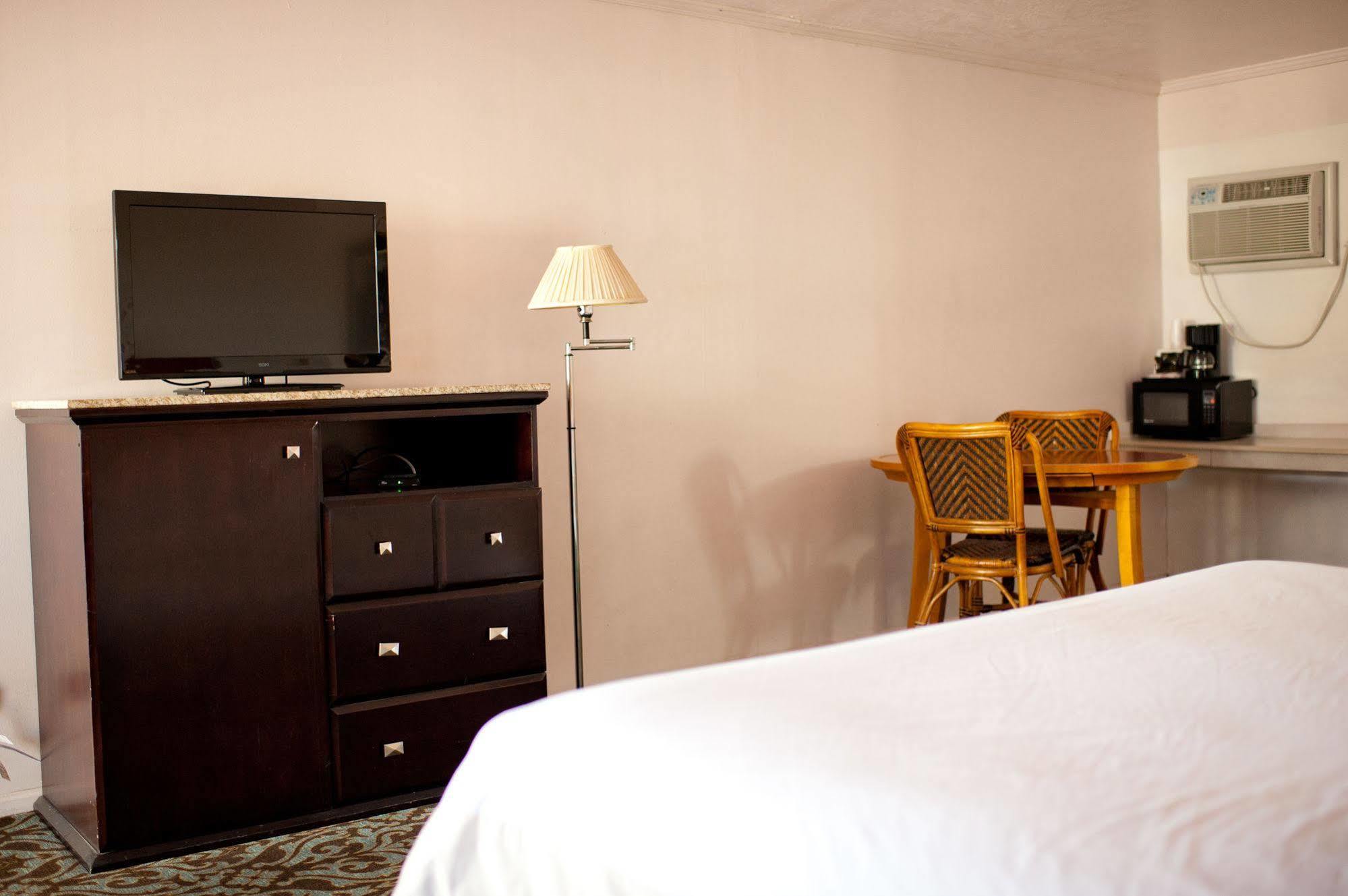 Emerald Inn & Lounge ブライス エクステリア 写真