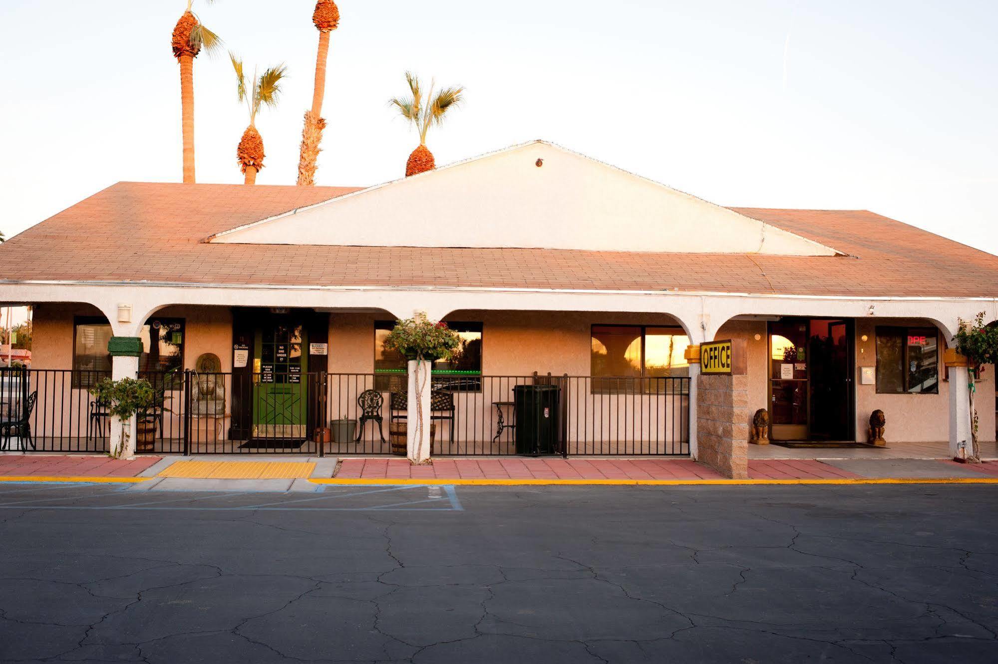 Emerald Inn & Lounge ブライス エクステリア 写真